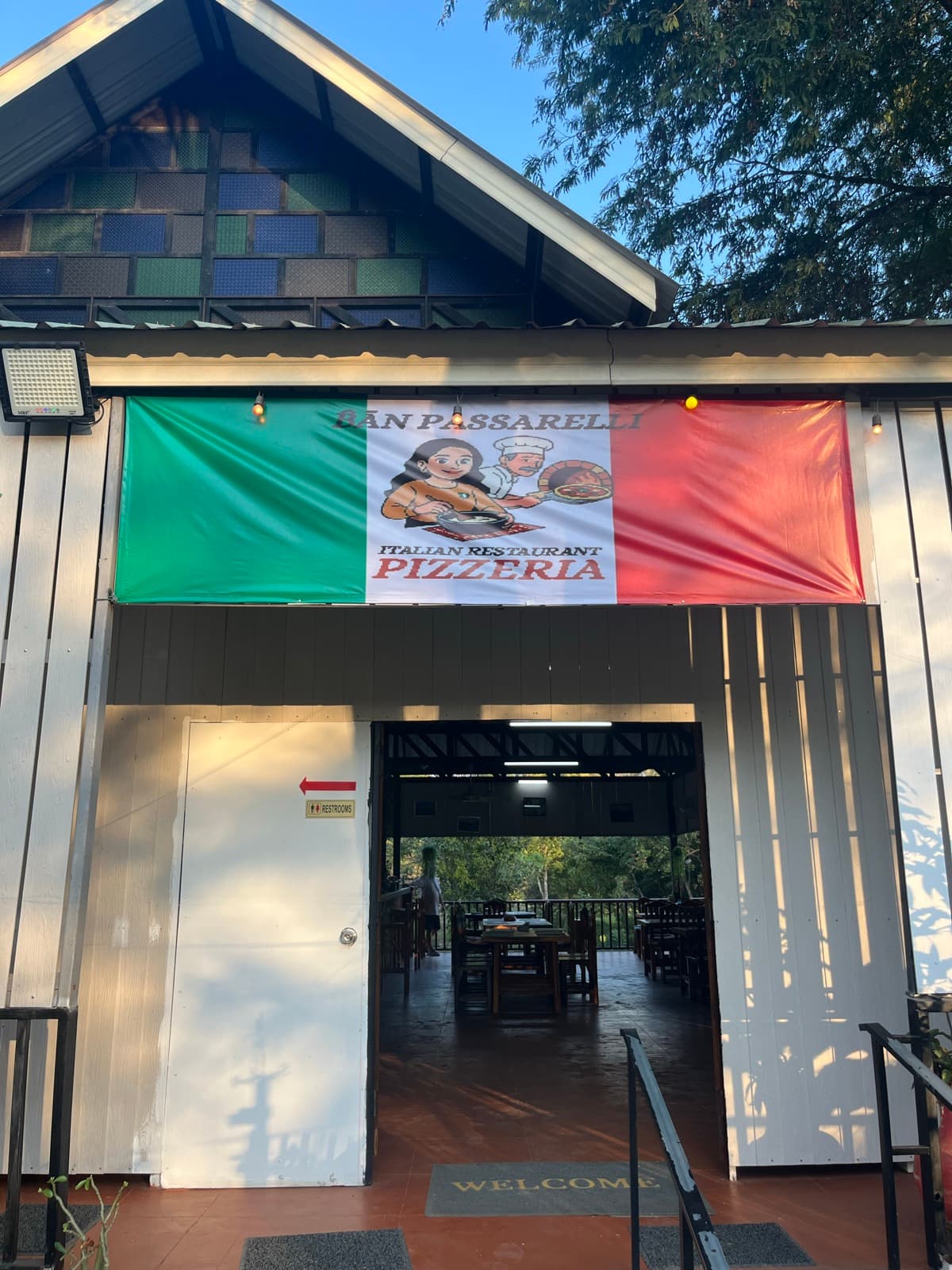 Ban Passarelli exterior